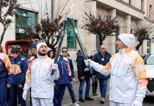 Il lungo viaggio della fiamma olimpica fa tappa a Cosenza Fiamma olimpica Cosenza