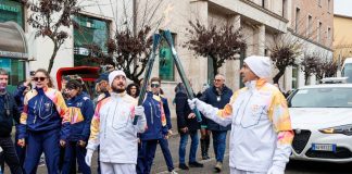 Il lungo viaggio della fiamma olimpica fa tappa a Cosenza Fiamma olimpica Cosenza