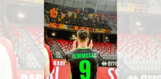 Serie B, il Catanzaro chiude l’anno al “Ceravolo” contro il Cesena Iemmello festeggia con i tifosi giallorossi al San Nicola (foto da pagina Facebook US Catanzaro)