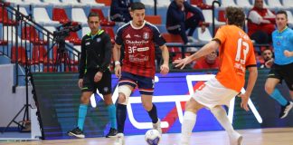 Futsal, Pirossigeno Cosenza: obiettivo riscatto a Sala Consilina Il neo acquisto rossoblù Saponara nel match con l'Active Network (foto Michele De Marco)