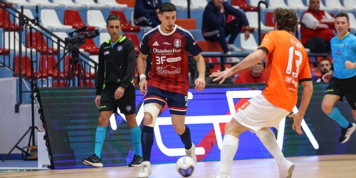 Il neo acquisto rossoblù Saponara nel match con l'Active Network (foto Michele De Marco)