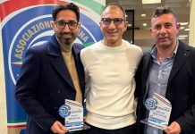 AIAC Cosenza, serata di festa e merito: premiati i tecnici protagonisti del calcio dilettantistico In foto da sx Daniele Franzese (allenatore San Fili), Claudio Tuoto (Presidente provinciale A.I.A.C. Cosenza), Serafino Malucchi (allenatore Trebisacce)