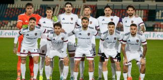 Cosenza-Crotone 0-2: le pagelle dei rossoblù. Emmausso fantasma, Cannavò il meno peggio L'undici iniziale del Cosenza contro il Crotone (foto Francesco Farina)