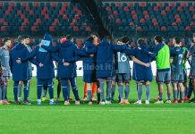Sanzioni inflitte al Cosenza Calcio: ritardi e avanzi di cibo nei cartoni per gli arbitri Staff e squadra al termine del match con il Monopoli (foto Michele De Marco)