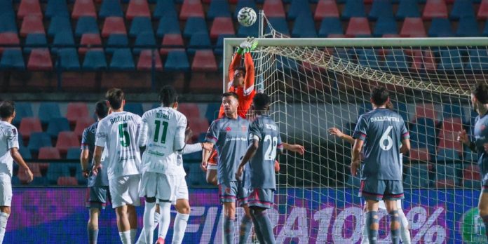 Vettorel nell'azione che porta al gol di Fall (foto Michele De Marco)