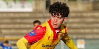 Biagio Sena, diciotto anni e già tra i grandi: “La Serie D è solo l’inizio, voglio crescere ogni giorno” Biagio Sena del Sambiase (foto Roberto Iannello)