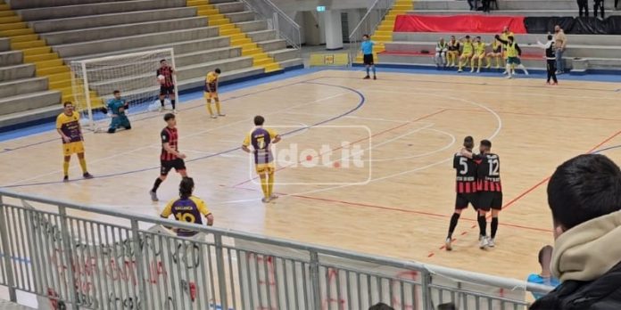Futsal, Serie A2 il Blingink Soverato corsaro ad Acri, ma per i rossoneri non è ancora finita Futsal, Serie A2 il Blingink Soverato corsaro ad Acri, ma per i rossoneri non è ancora finita