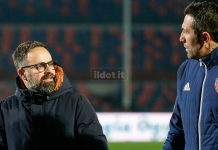 Il calciomercato del Cosenza si conclude con quattro acquisti e la cessione di Kouan Il ds del Cosenza Domenico Roma con il tecnico Antonio Buscè (foto Francesco Farina)