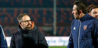 Il calciomercato del Cosenza si conclude con quattro acquisti e la cessione di Kouan Il ds del Cosenza Domenico Roma con il tecnico Antonio Buscè (foto Francesco Farina)