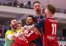 Futsal, scontro salvezza a Treviso per la Pirossigeno Cosenza Esultanza sfrenata dei lupi dopo il gol sulla sirena contro Pomezia (foto Michele De Marco)