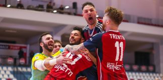 Futsal, scontro salvezza a Treviso per la Pirossigeno Cosenza Esultanza sfrenata dei lupi dopo il gol sulla sirena contro Pomezia (foto Michele De Marco)