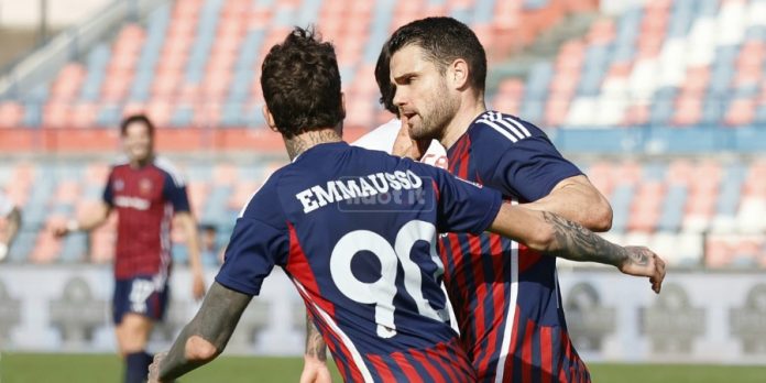 Il match winner Beretta esulta dopo il gol decisivo (foto Francesco Farina)