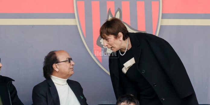 Il patron Eugenio Guarascio e l'amministratore unico del Cosenza calcio Rita Rachele Scalise (foto Francesco Farina)