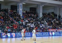 Futsal: match Pirossigeno Cosenza–L84 Torino, biglietti in prevendita Il pubblico del PalaPirossigeno (foto Michele De Marco)
