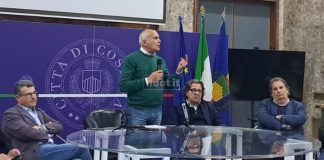 Cosenza calcio, Caruso: “Necessario cambio società, parlerò con Prefetto” Il sindaco Caruso all'incontro odierno