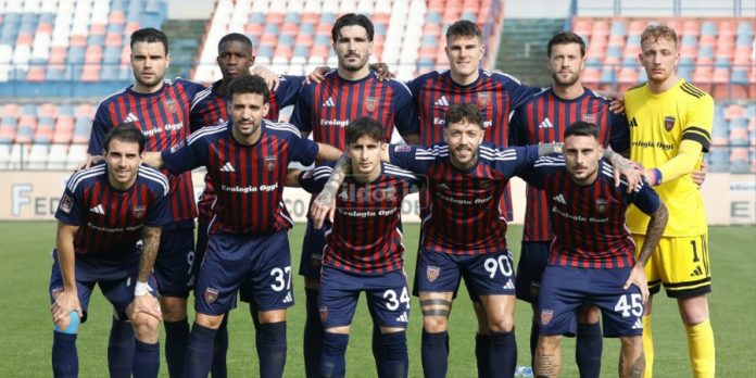 L'undici di partenza del Cosenza contro l'Altamura (foto Francesco Farina) L'undici di partenza del Cosenza contro l'Altamura (foto Francesco Farina)