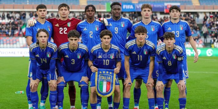 L'undici di partenza dell'Italia U19 che ha battuto la Slovacchia a Cosenza (foto Francesco Farina) L'undici di partenza dell'Italia U19 che ha battuto la Slovacchia a Cosenza (foto Francesco Farina)