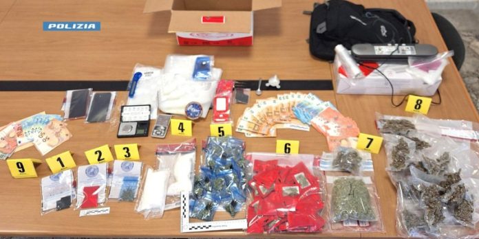 Paola (CS) lavorava e confezionava droga a casa, arrestata una donna