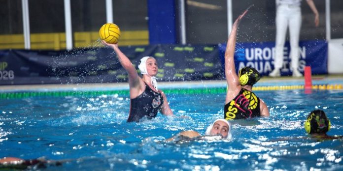 Smile Cosenza Pallanuoto, impresa europea tre vittorie su tre e semifinale conquistata