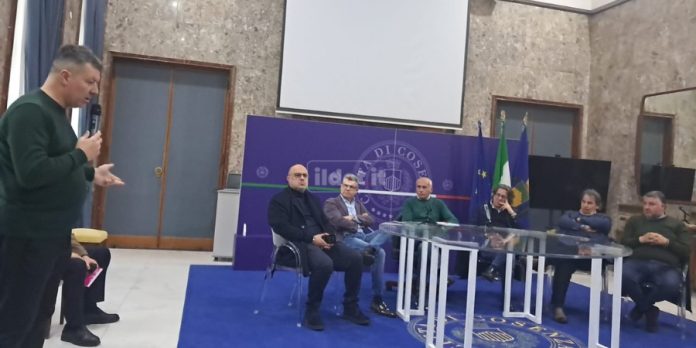 Un momento dell'incontro a Palazzo dei Bruzi