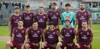 Dalla corsa alla D alla bagarre salvezza: weekend ricco di emozioni nei campionati dilettantistici calabresi Un undici del Mesoraca (foto dalla pagina Facebook del club)