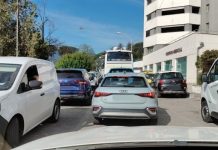 Cosenza, Via dell’Accoglienza ostaggio dei bus: il caos gite che blocca i residenti