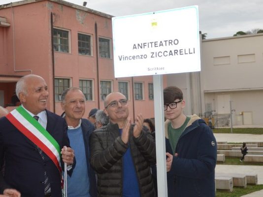 Cosenza: intitolato a Vincenzo Ziccarelli l’Anfiteatro di Piazza Amendola. Riaperto il Cinema Italia-Tieri