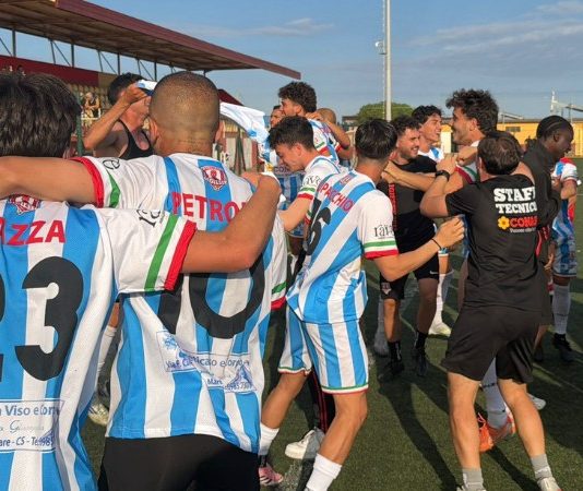 Dilettanti: gioia PraiaTortora in Eccellenza, duello Soccer Montalto-San Fili in 1ª Categoria In foto la Digiesse PraiaTortora in festa