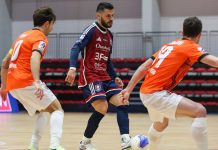 Futsal, Serie A: come andrà a finire la lotta salvezza? Marcelinho nel match d'andata tra Pirossigeno Cosenza e Active Network (foto Michele De Marco)