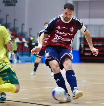 Futsal, segnali di vita dalla Pirossigeno Cosenza: 4-1 al Sala Consilina e salvezza ancora possibile Marchio, mvp con una doppietta (foto Michele De Marco)