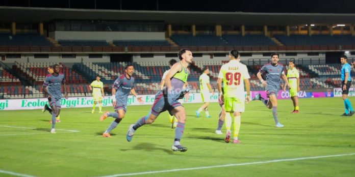 Mazzocchi esulta dopo il gol (foto Michele De Marco)