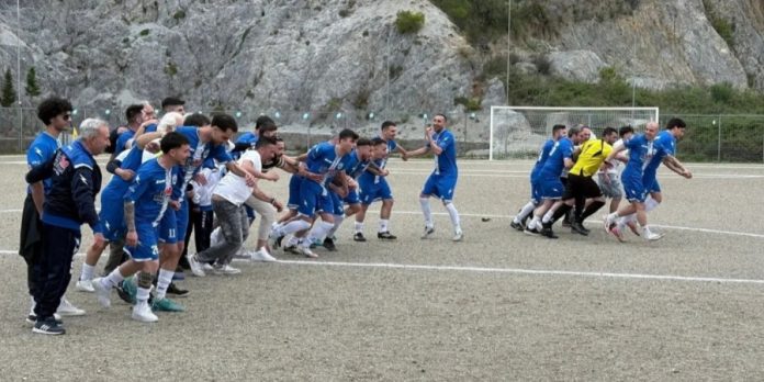 Nuova Grisolia Calcio, trionfo e promozione il sogno Prima Categoria diventa realtà