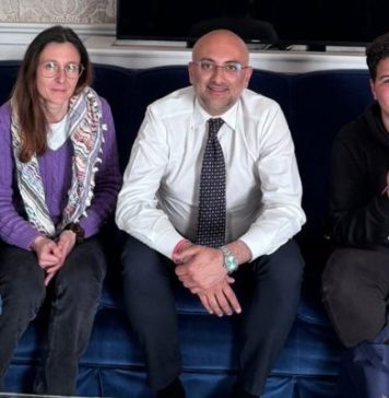 Trova borsa con soldi e documenti e la restituisce, giovane premiato dalla Provincia di Cosenza