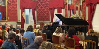 Concerto Straordinario a Cosenza, tre pianisti e tanta emozione nella Sala degli Specchi