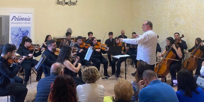 Standing ovation per l'Orchestra Giovanile Polimnia a Sangineto Standing ovation per l'Orchestra Giovanile Polimnia a Sangineto