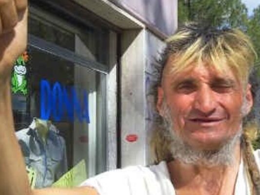 Addio a Franco Altomare, il “Centolire” che faceva sorridere Cosenza Il mitico "Centolire"