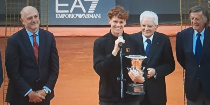 Jannik Sinner vince gli Internzionai d'Italia ( foto-video youtube)