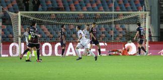 Suicidio Cosenza, è già fuori dai playoff. Il Casarano passeggia al “Marulla” (1-5) Dominio Casarano a Cosenza (foto Francesco Farina)