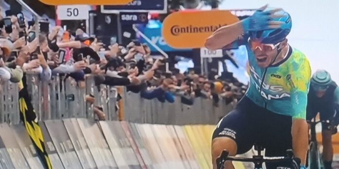 Finalmente un successo azzurro in questa edizione del Giro con Davide Ballerini. La maglia rosa è ancora di Eulálio