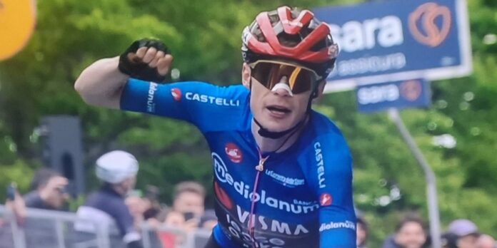 Giro d'Italia Vingegaard stacca tutti in salita a Corno alle Scale, Pellizzari accusa un netto ritardo