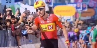 Giro d’Italia: a Milano Dvernes Lavik beffa i tre italiani compagni di fuga Giro d'Italia a Milano Dvernes Lavik beffa i compagni di fuga