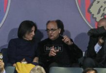 Guarascio non molla il Cosenza: “Sconfitta amara, ma sarà punto di partenza per nuove prospettive” Guarascio in tribuna centrale durante Cosenza-Casarano (foto Francesco Farina)