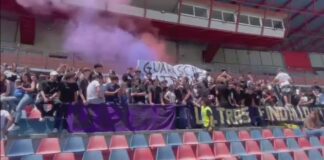 Partita del cuore al “Marulla”, studente ferito dopo la comparsa di uno striscione contro Guarascio Partita del cuore al Marulla, studente ferito dopo la comparsa di uno striscione contro Guarascio