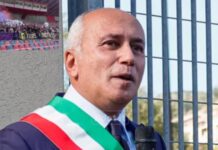 Vicinanza del sindaco Franz Caruso al giovane studente rimasto ferito allo stadio Sindaco Caruso vicino allo studente ferito al Marulla