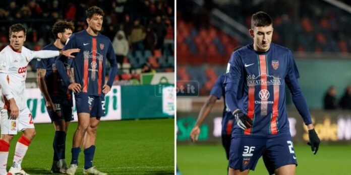 Venturi e Zilli con la maglia del Cosenza (foto Francesco Farina)