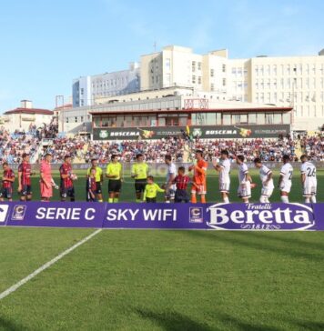 Cosenza verso il via libera per lo “Scida” di Crotone: ore cruciali per l’iscrizione in Serie C Crotone-Cosenza allo Scida della scorsa stagione (foto Michele De Marco)