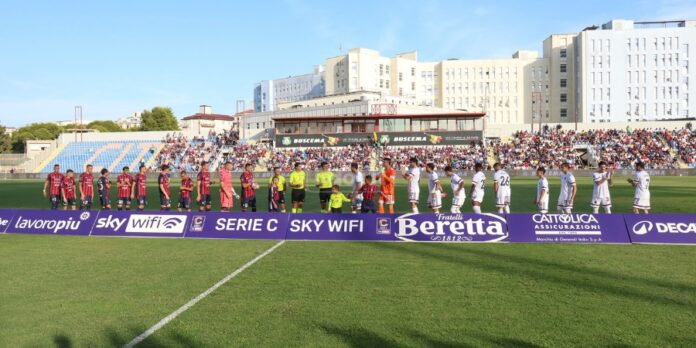 Crotone-Cosenza allo Scida della scorsa stagione (foto Michele De Marco) Crotone-Cosenza allo Scida della scorsa stagione (foto Michele De Marco)