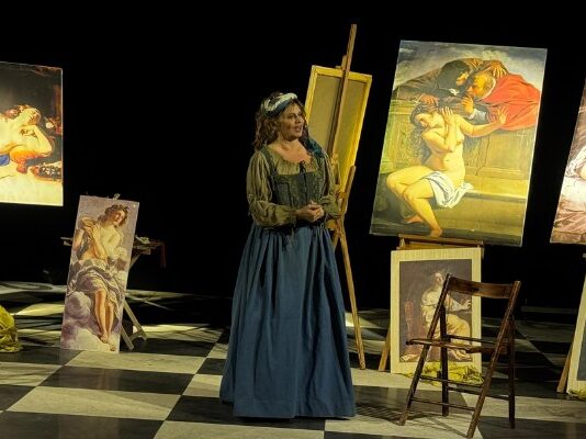Mendicino, il teatro che unisce generazioni: una giornata che racconta il potere della cultura Debora Caprioglio (foto Denise Ubbriaco)
