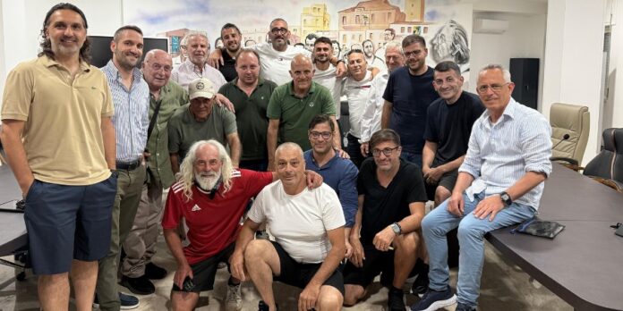 Prima Categoria, Diamante avanti con il presidente Perrone Puntiamo ai primi 5 posti Prima Categoria, Diamante avanti con il presidente Perrone Puntiamo ai primi 5 posti