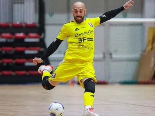 Futsal: il portiere Vittorio De Brasi saluta la Pirossigeno Cosenza Vittorio De Brasi (foto Michele De Marco)